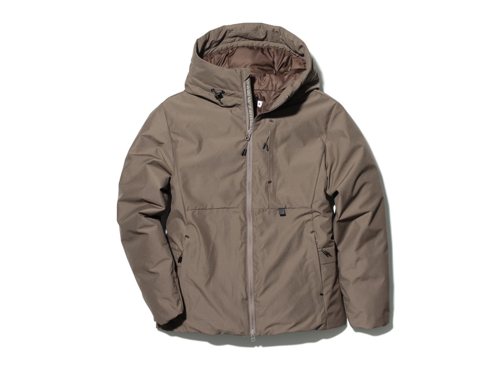 火の粉で穴はあけたくない 焚き火の服装 Emi Camp